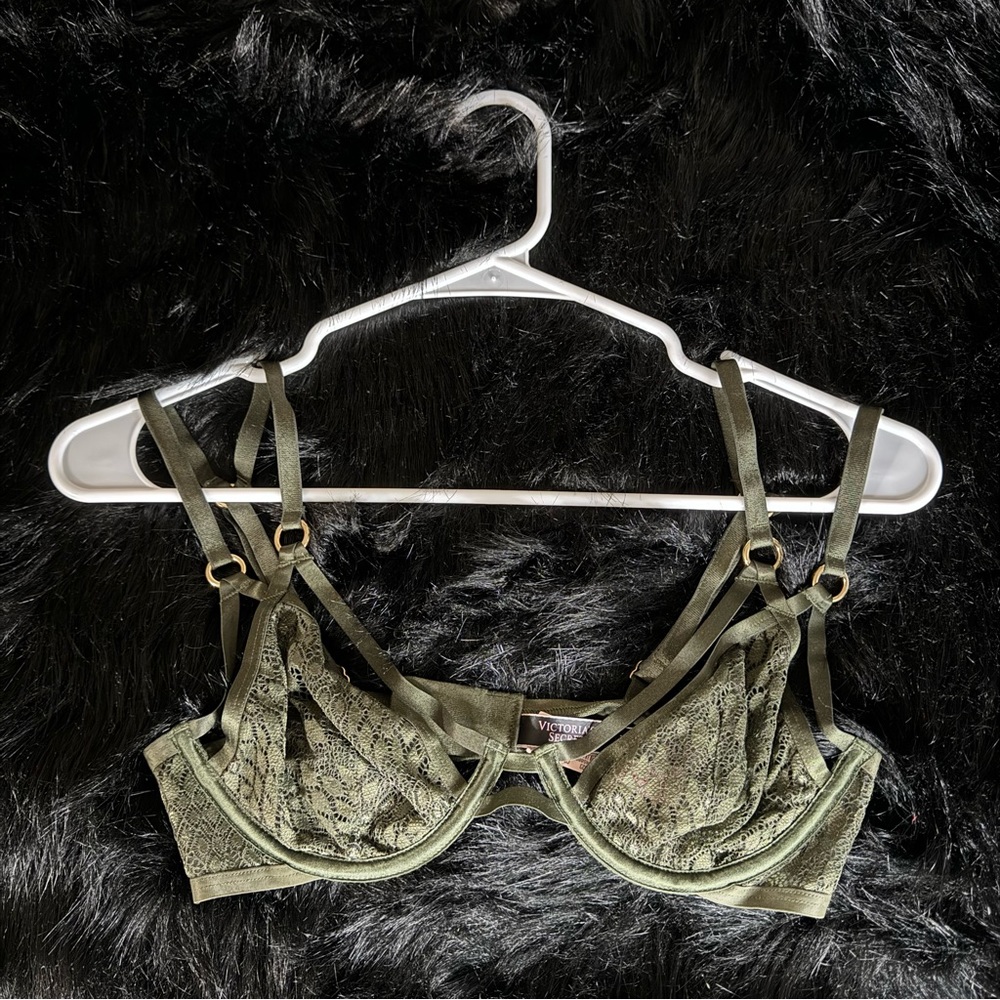 Victorias Secret Strappy Lace Balconette Bra NWT 34B